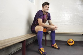 MILAN体育-大耳杯：欧冠淘汰赛对阵出炉，悬念十足，欧冠大耳朵杯材质